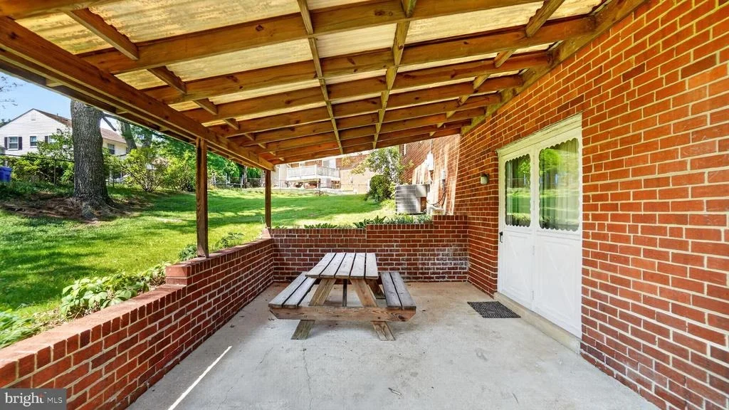 Photo of 3131 CASTLELEIGH ROAD