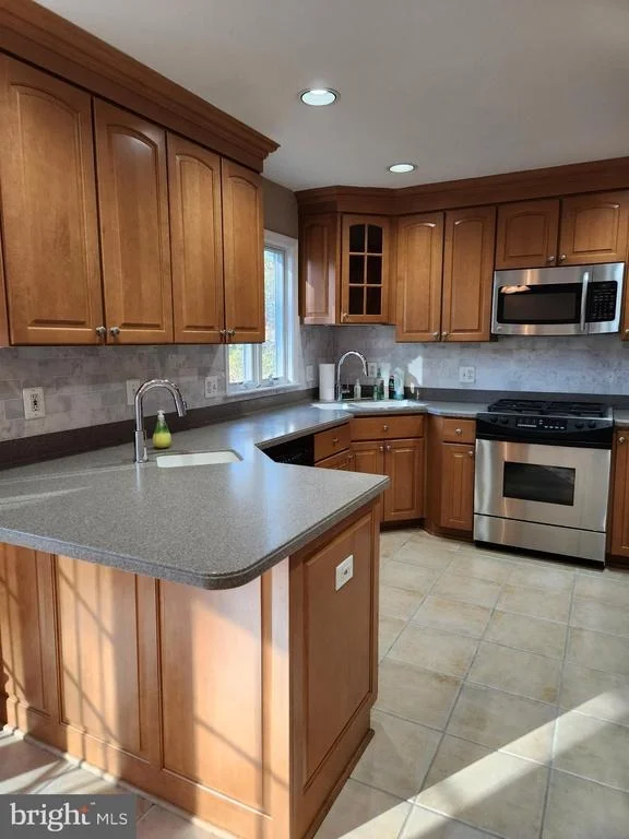 Photo of 8230 RIVERSIDE ROAD