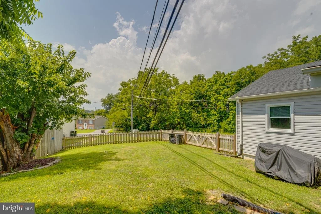 Photo of 215 GLIDER DRIVE