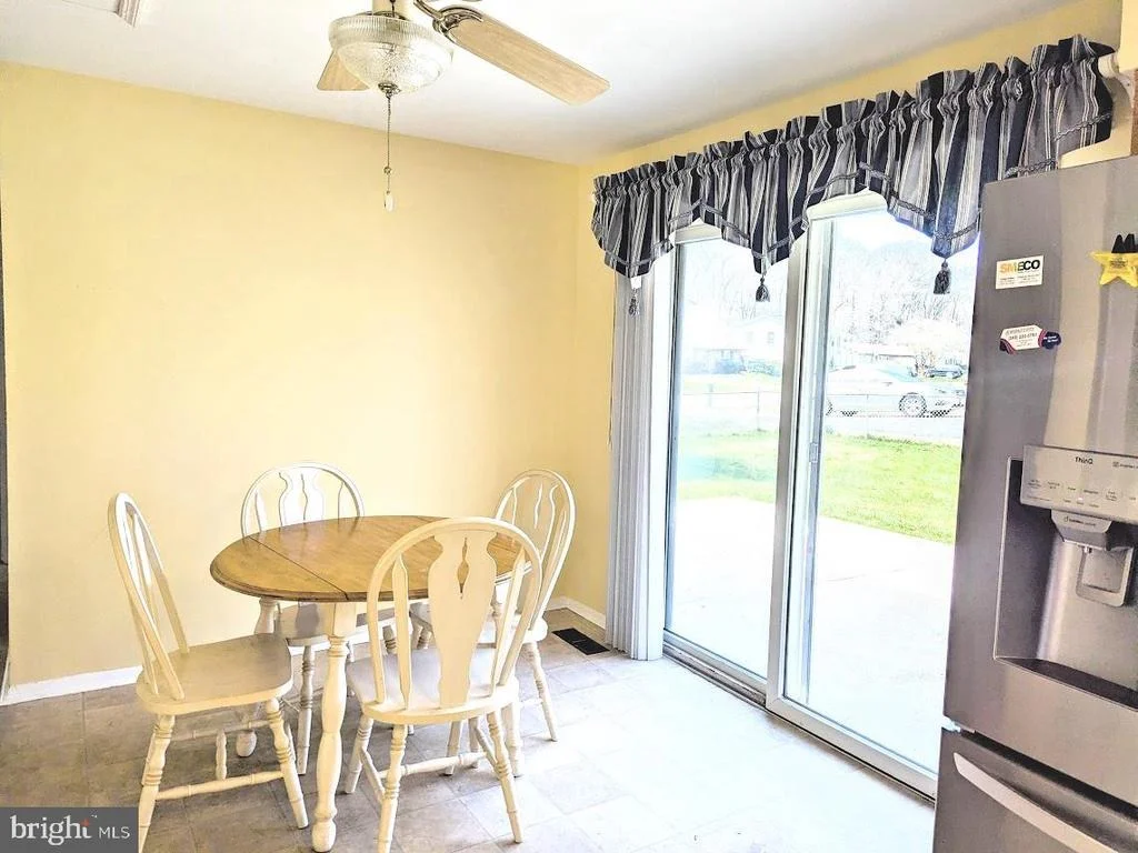 Photo of 910 BARRINGTON DRIVE