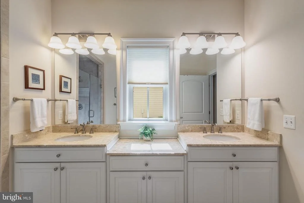 Photo of 30561 SILVERTON ROAD