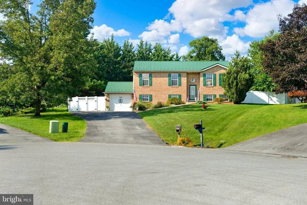 Photo of 16902 READING DRIVE