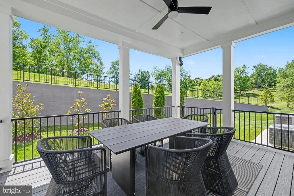 Photo of 952 WALKER ROAD