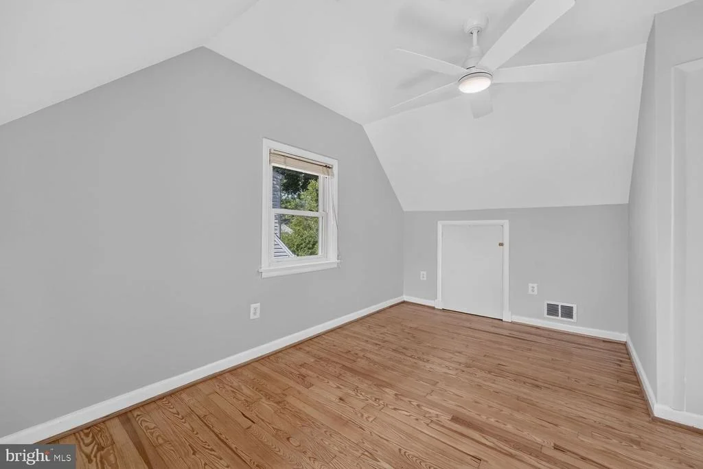 Photo of 1503 CREST ROAD