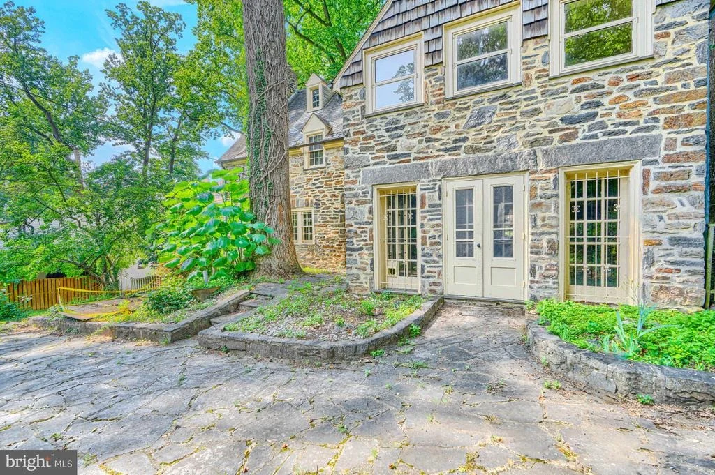 Photo of 15 W COLD SPRING LANE