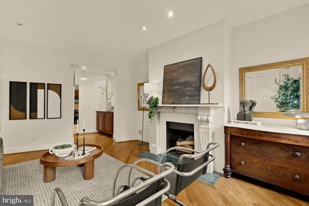 Photo of Unit 2 at 6 LOGAN CIRCLE NW