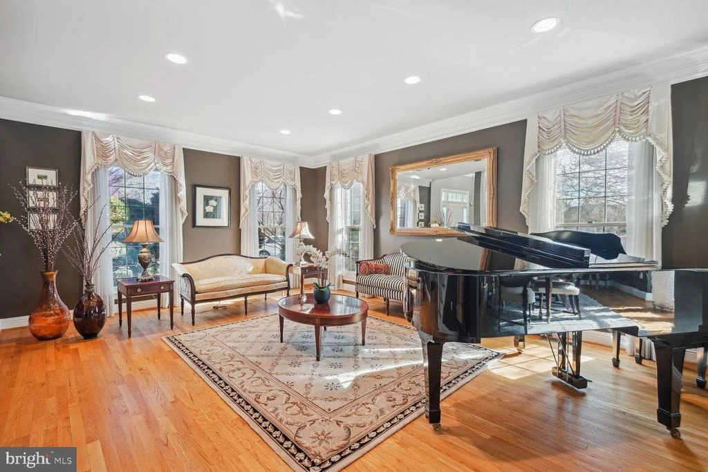 Photo of 10 MAPLECREST COURT
