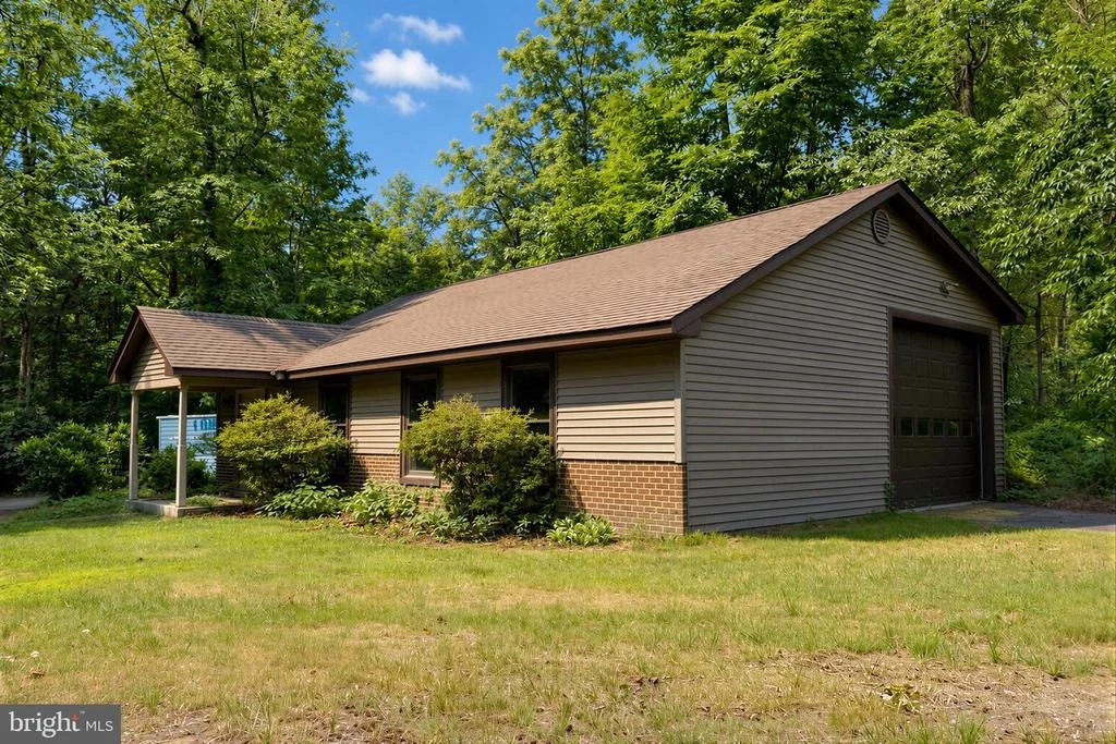 Photo of 8425 MAUSEN LANE
