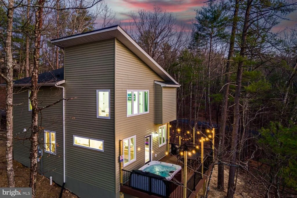 Photo of 1355 GREENVIEW DRIVE