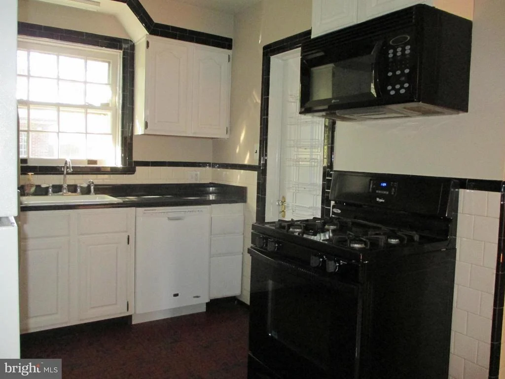 Photo of 424 CARROLL PARKWAY