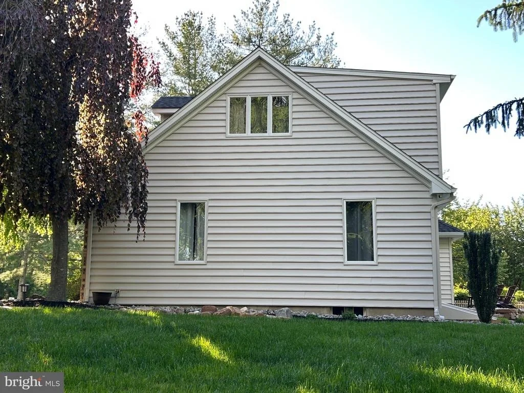 Photo of 902 N ISLAND ROAD
