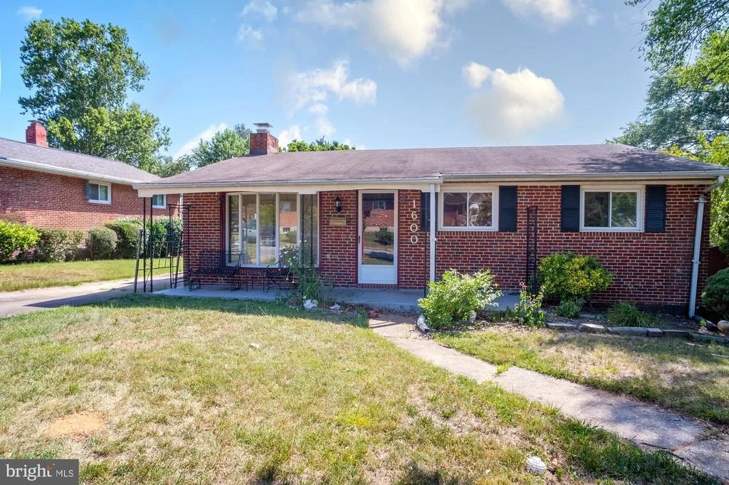 Photo of 1600 CLARIDGE AVENUE