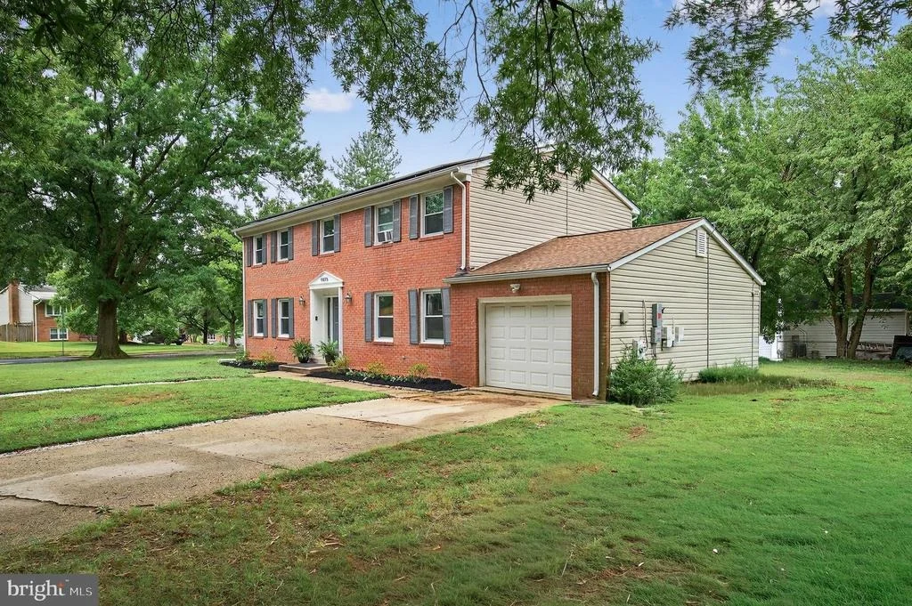 Photo of 9015 LONGBOW ROAD
