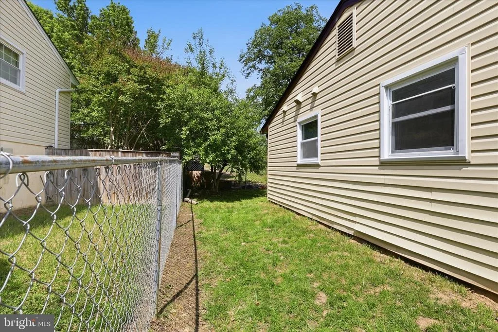 Photo of 10501 BEECHWOOD DRIVE