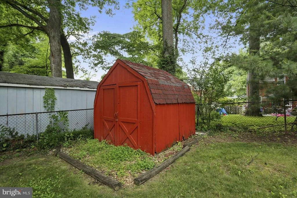 Photo of 1005 DENNIS AVENUE