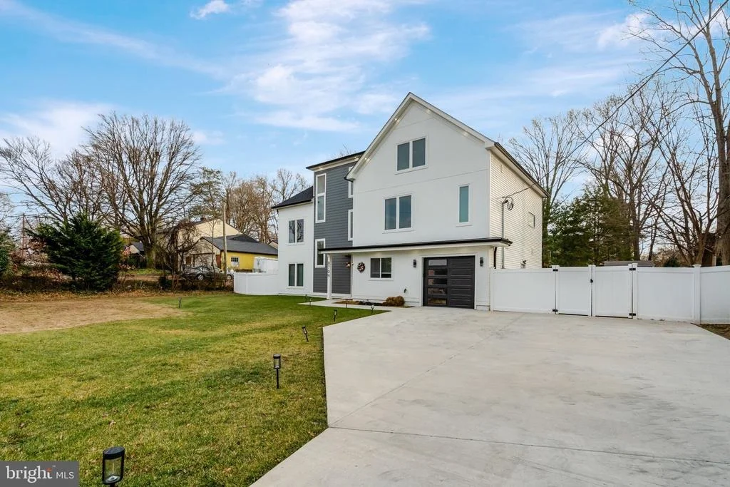 Photo of 8709 YORKSHIRE LANE
