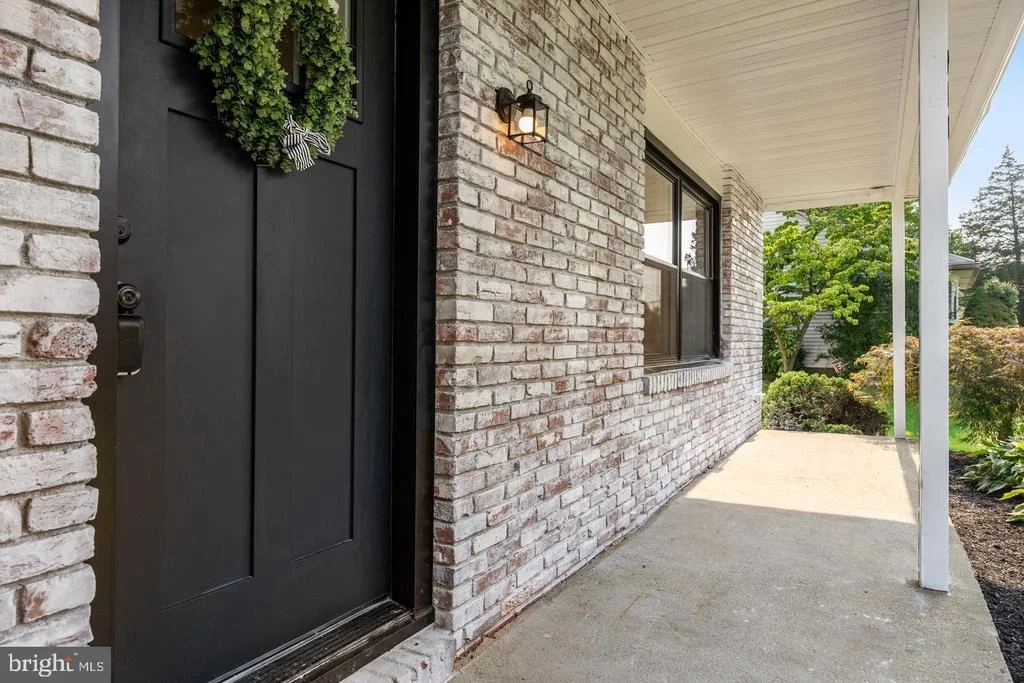 Photo of 418 KINGSTON DRIVE