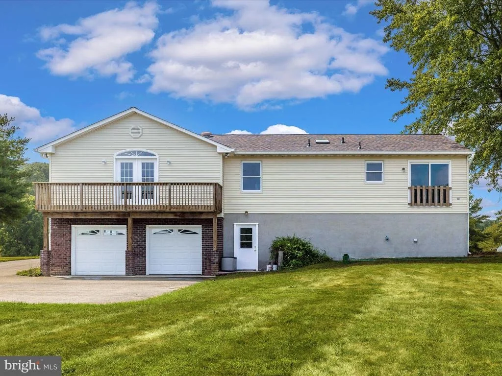 Photo of 1589 SMILEY DRIVE