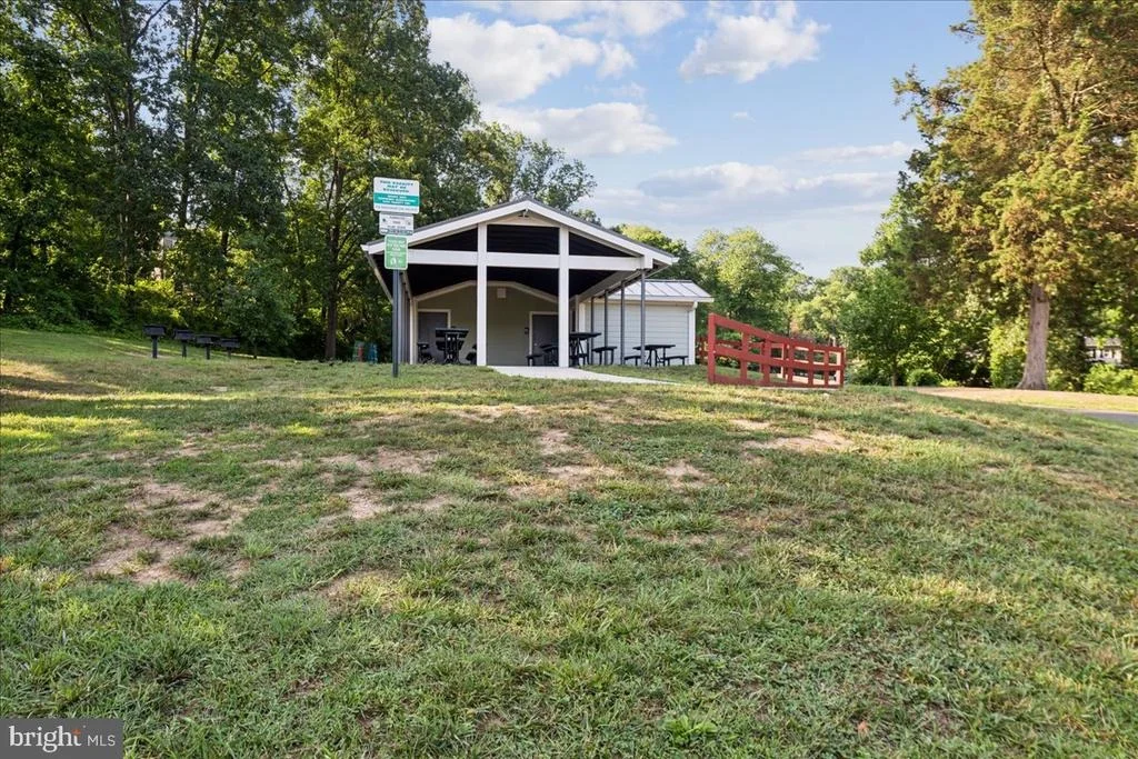 Photo of 6016 WILLIAMSBURG ROAD