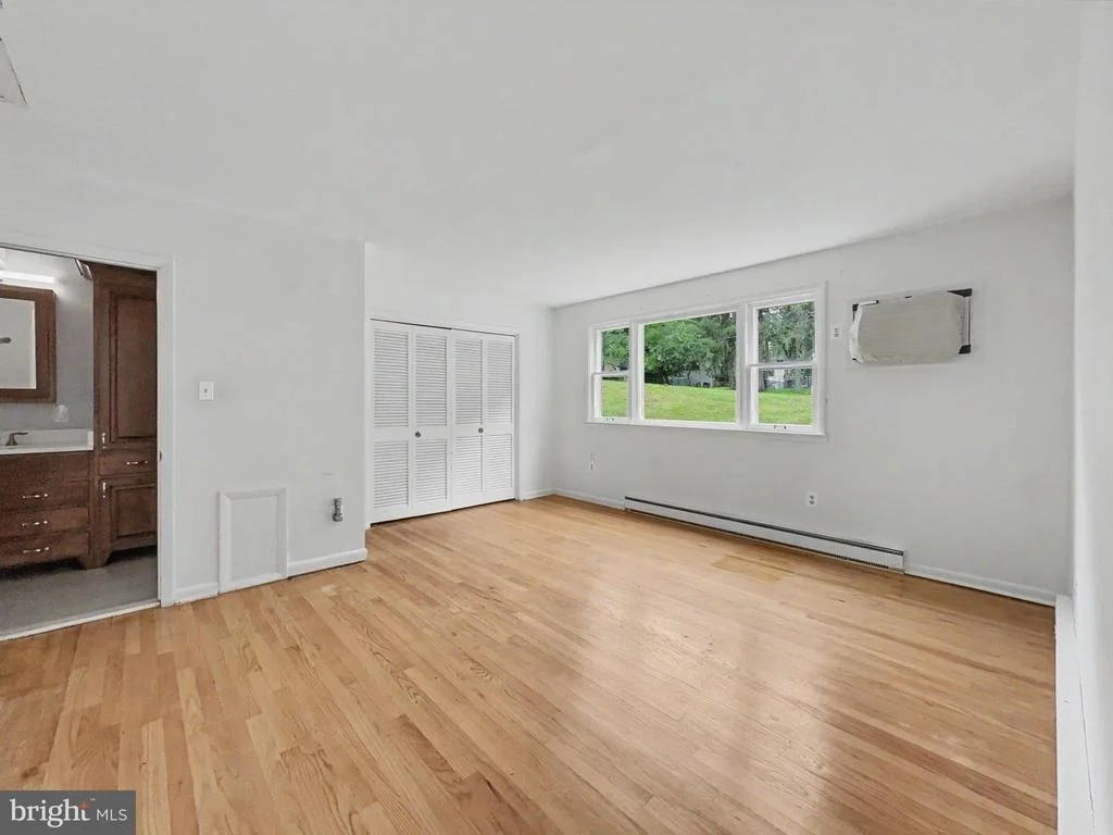 Photo of 1318 DENBY ROAD