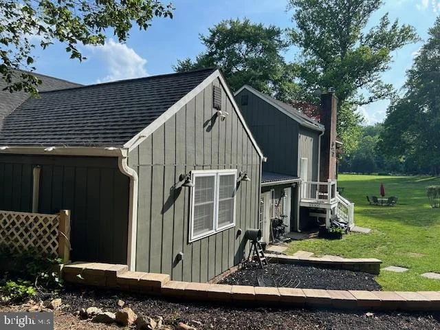 Photo of 2310 PUTNAM ROAD