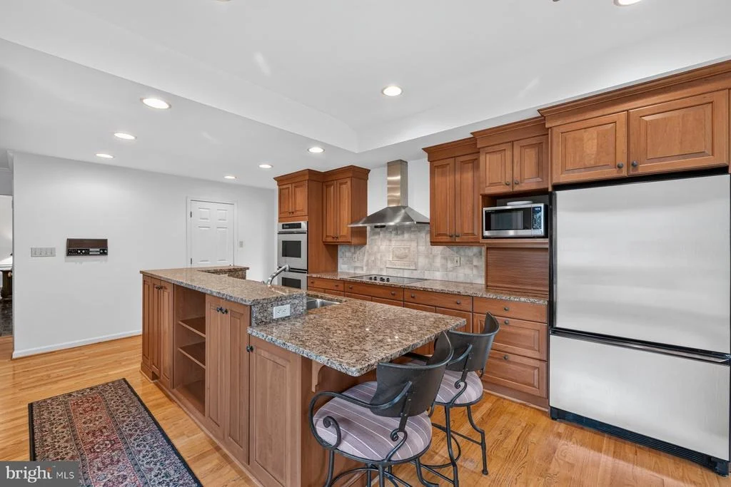 Photo of 6916 SUMMERSWOOD DRIVE