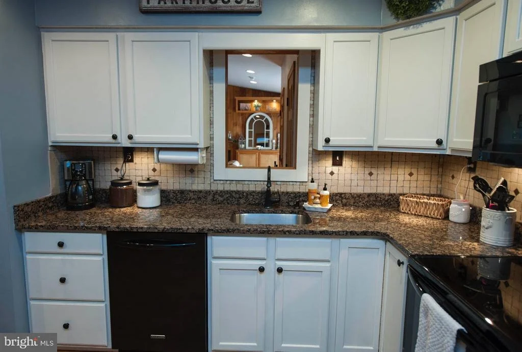 Photo of 828 WILDA DRIVE