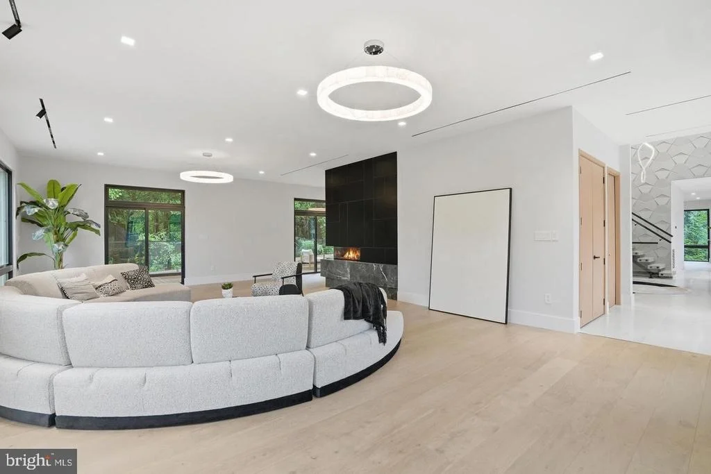 Photo of 1124 SAVILE LANE