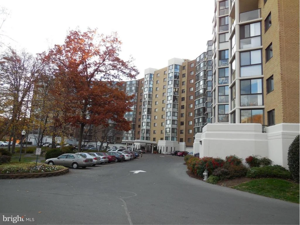 Photo of Unit 1219 at 15101 INTERLACHEN DRIVE