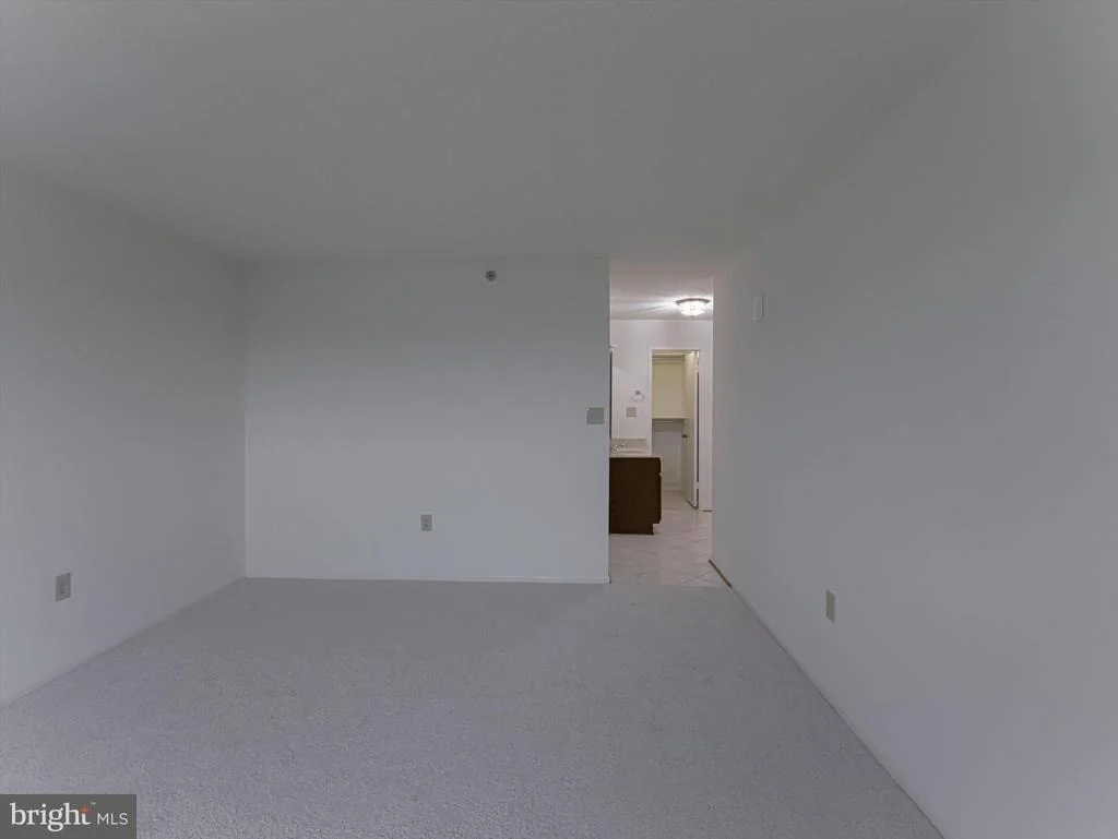 Photo of Unit 31012 at 15115 INTERLACHEN DRIVE