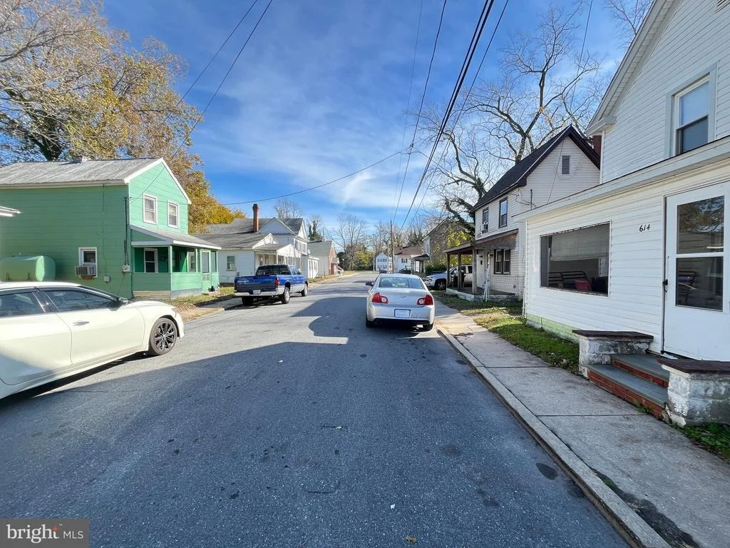 Photo of 614 DOUGLAS STREET