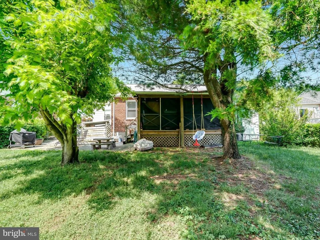 Photo of 12117 EDGEMONT STREET