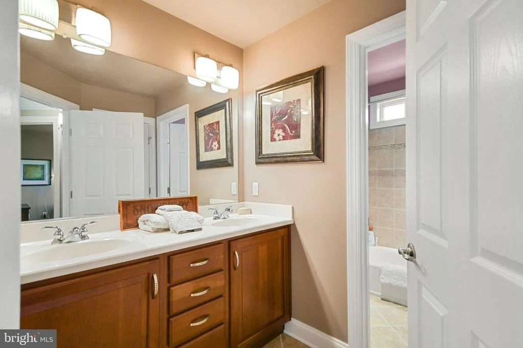 Photo of 4606 MOCKINGBIRD LANE