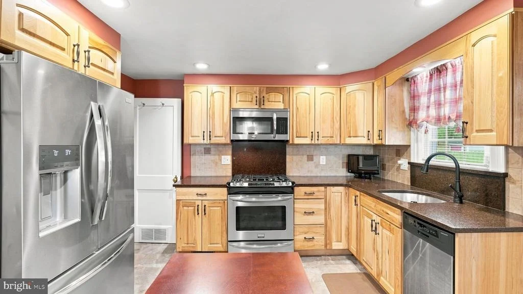 Photo of 424 EVANS AVENUE