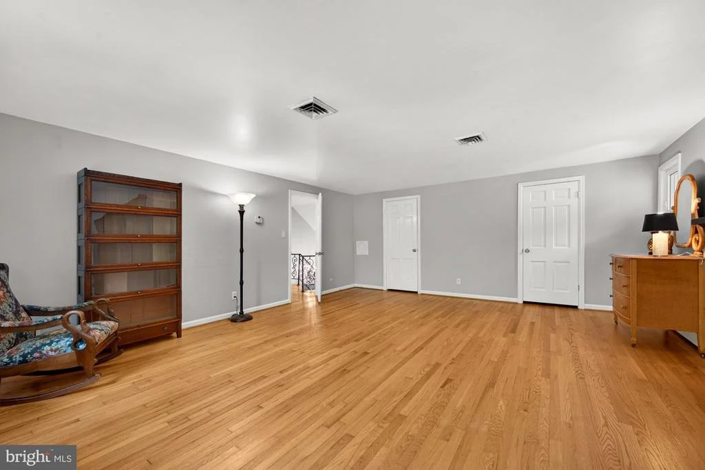 Photo of 11416 VALE ROAD