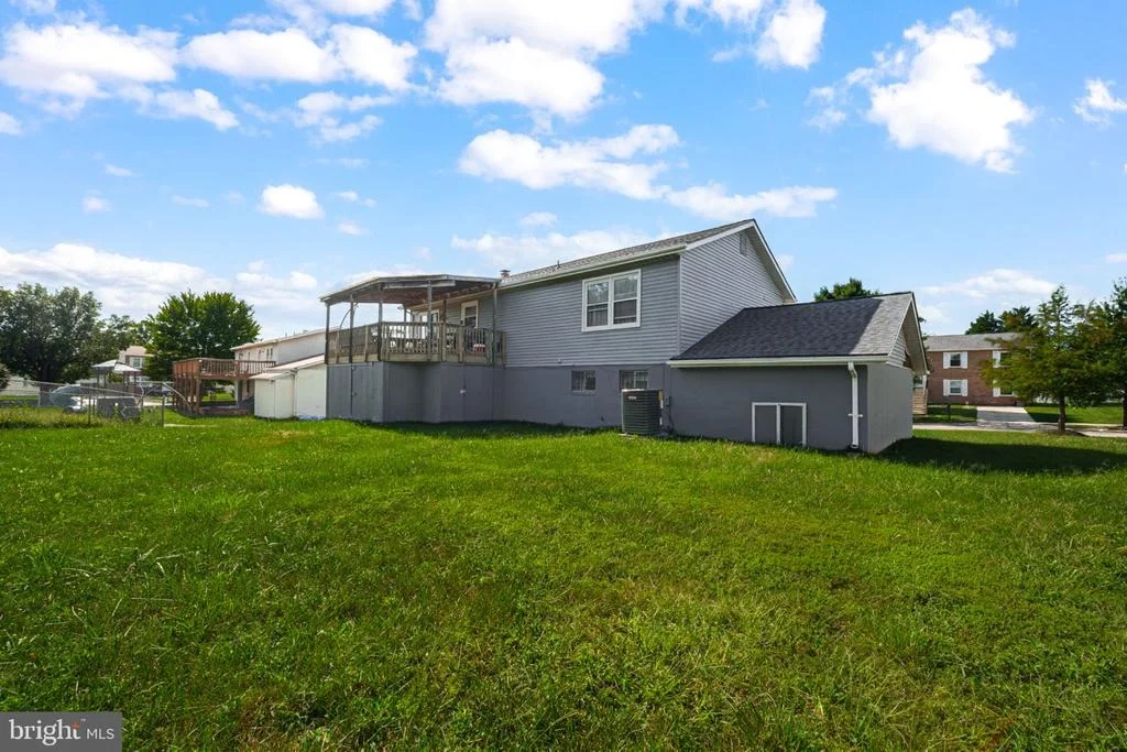 Photo of 8916 TRUBADOR DRIVE