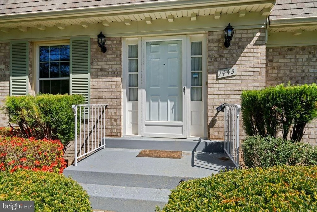 Photo of 1445 LAUREL HILL ROAD