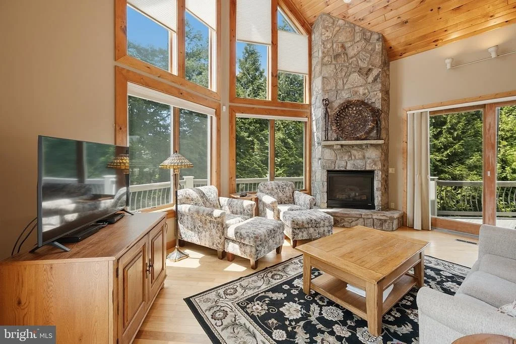 Photo of 250 LAKE POINTE DRIVE