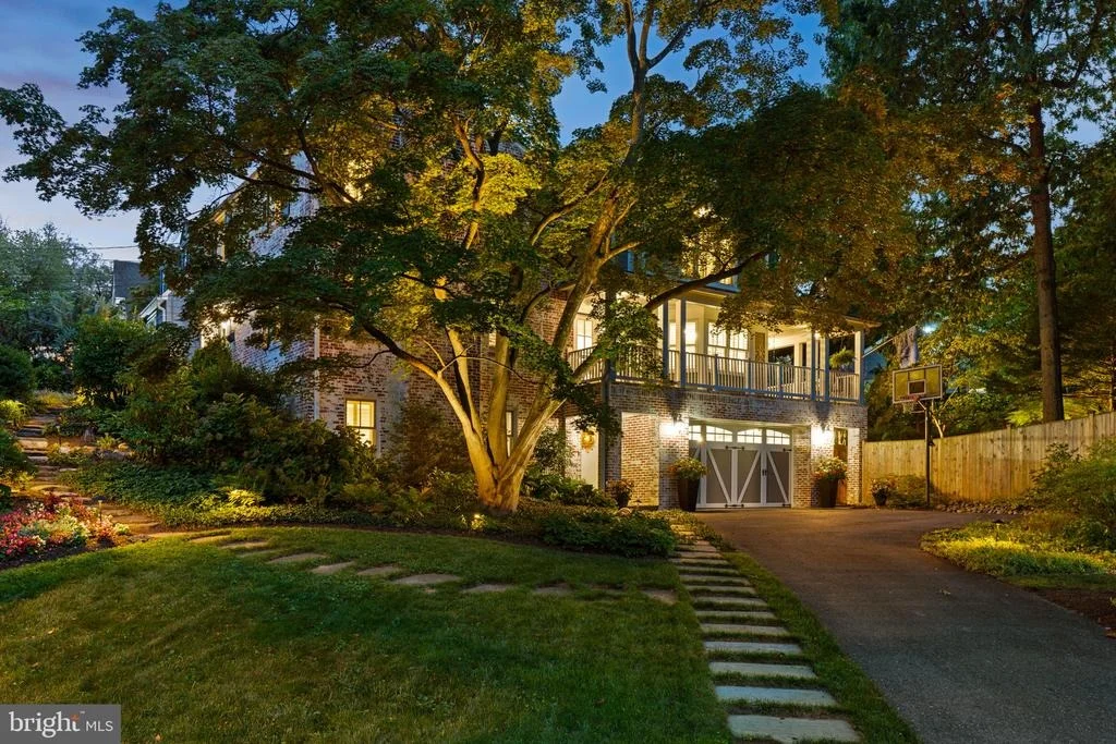 Photo of 710 WOODSIDE PARKWAY