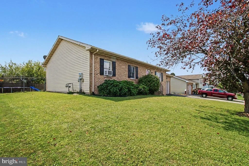 Photo of 81 LION DR.