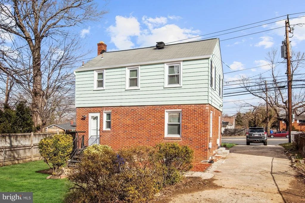 Photo of 403 E UNIVERSITY BOULEVARD