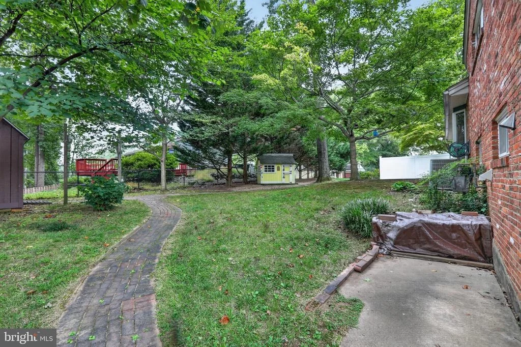 Photo of 5624 QUEENSBERRY AVENUE