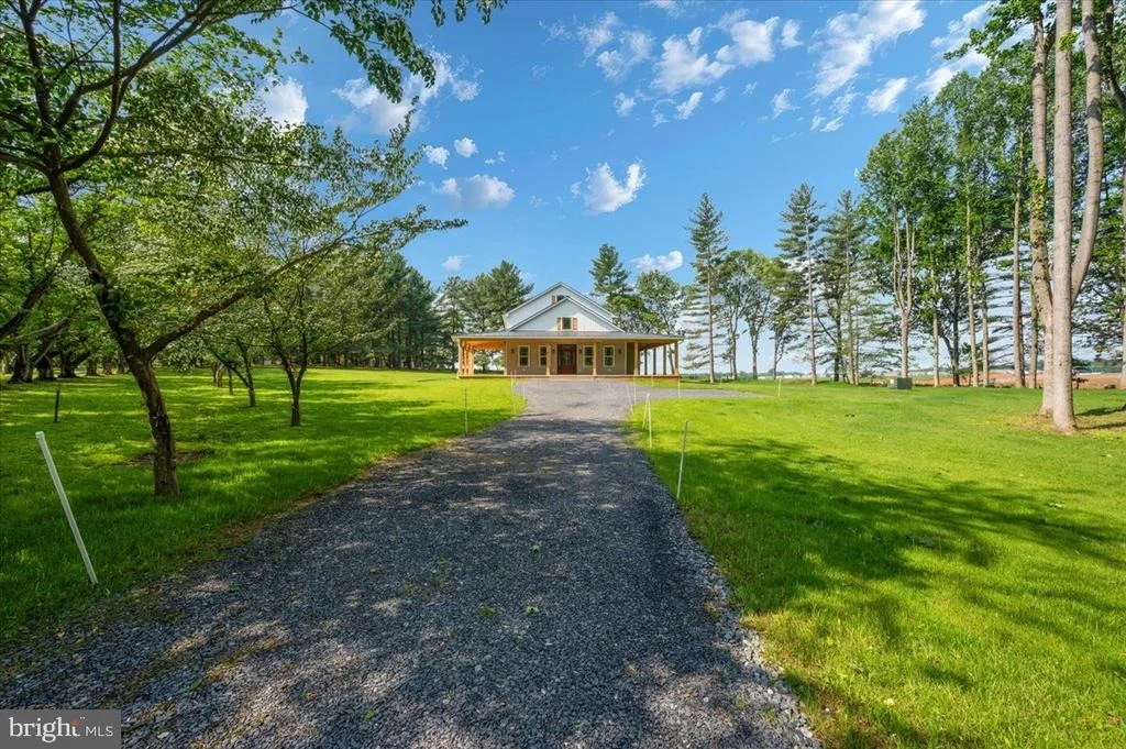 Photo of 460 SHADE TREE LANE