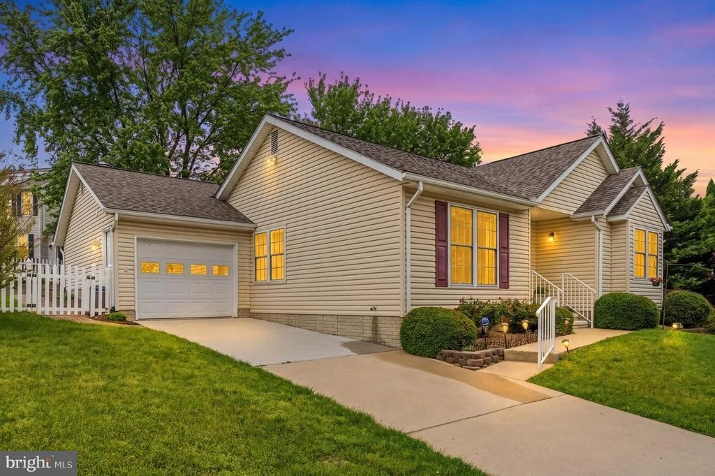 Photo of 704 COLLIER COURT