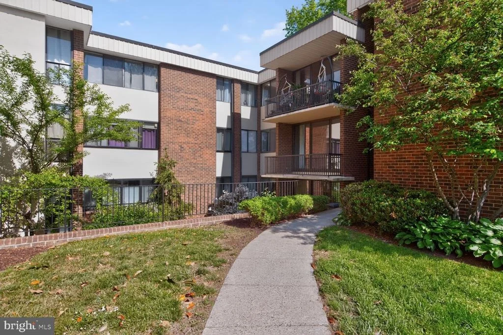 Photo of Unit 20201 at 2004 COLERIDGE DRIVE
