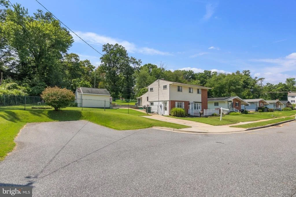 Photo of 5608 HUNTSMOOR ROAD