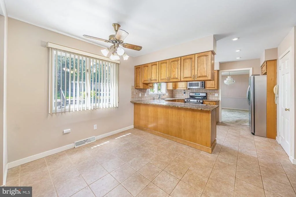 Photo of 73 COLONIAL TERR