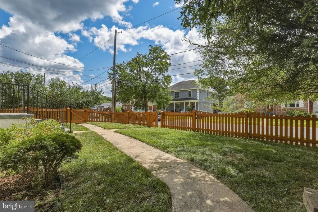 Photo of 1511 CREST ROAD