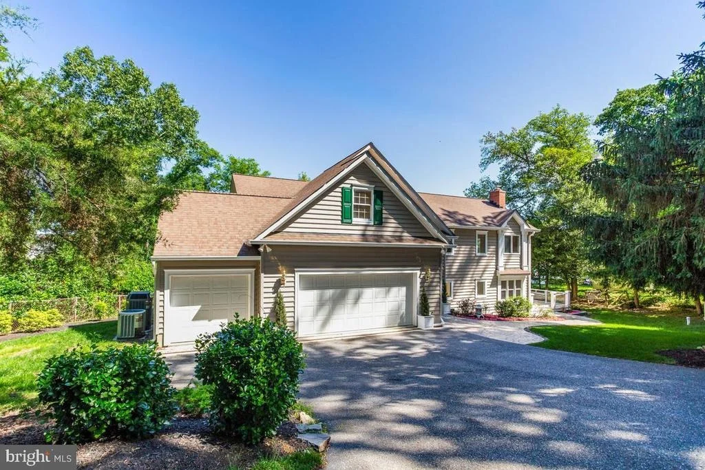 Photo of 421 EDGEWATER ROAD