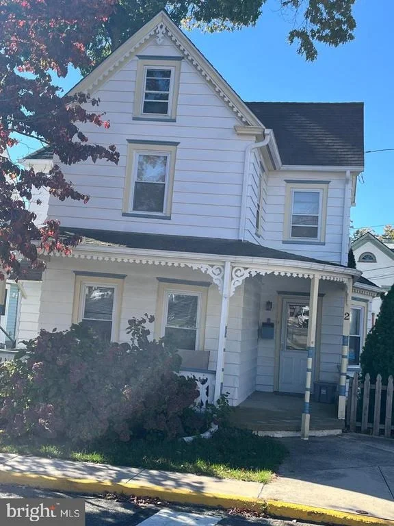 Photo of 2 EAST AVENUE